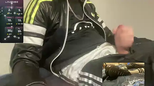 Snapshot of Nikeproll chatting on January 11, 10:19 am Nikeproll online show from January 11, 10:19 am
