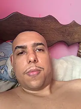 FABINHOSEOAU online show from December 4, 1:42 pm