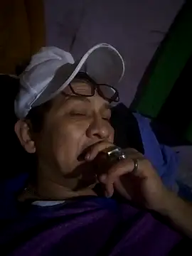 ardiente47 online show from October 12, 12:37 am