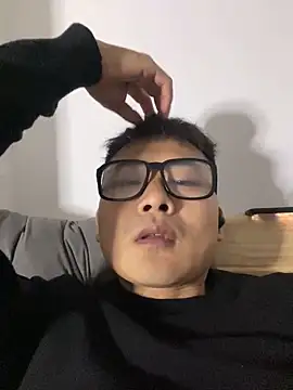 lixiaoshuai8 online show from March 7, 4:45 am