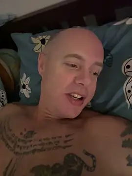 luv2masterb8247 online show from March 3, 12:45 am