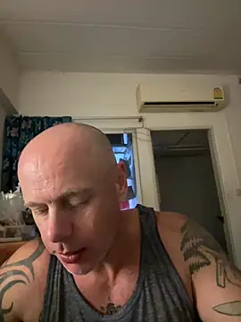 luv2masterb8247 online show from February 18, 4:26 am