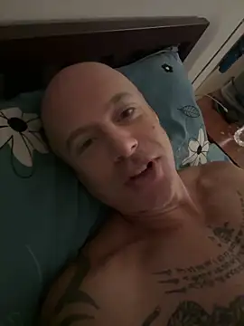 luv2masterb8247 online show from January 31, 12:39 am