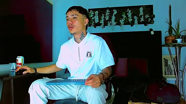 HannibalLester online show from April 7, 3:17 am