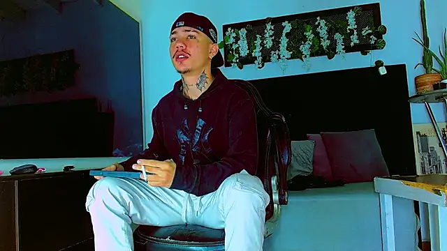 HannibalLester online show from April 8, 3:29 am