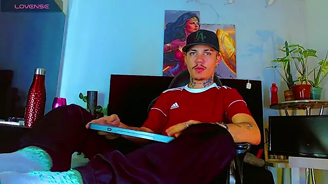 HannibalLester online show from February 15, 4:59 pm