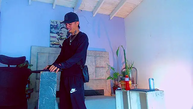 HannibalLester online show from October 7, 4:27 am