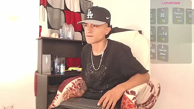 Snapshot of Edward_Milleer chatting on September 20, 2:39 pm Edward Milleer online show from September 20, 2:39 pm