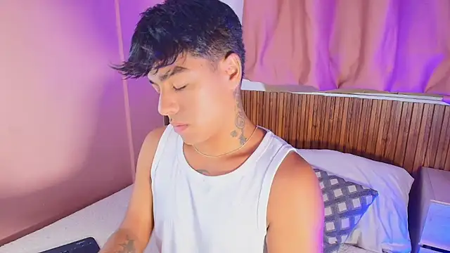 kiing azahell online show from April 4, 2:19 am