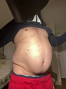 Snapshot of Tipute1987 chatting on December 20, 5:04 am Tipute1987 online show from December 20, 5:04 am