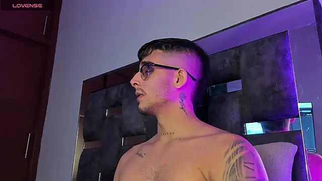 iamcamiloo  online show from March 17, 3:47 am