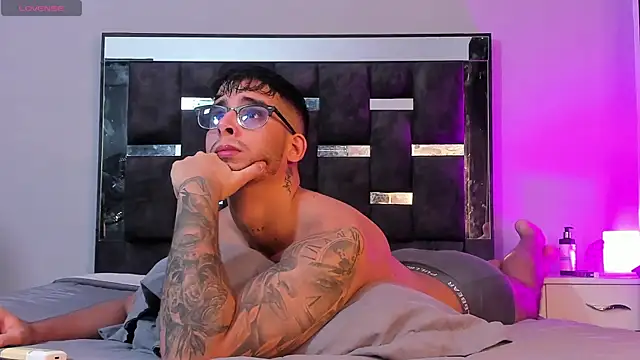 iamcamiloo  online show from March 3, 3:17 am