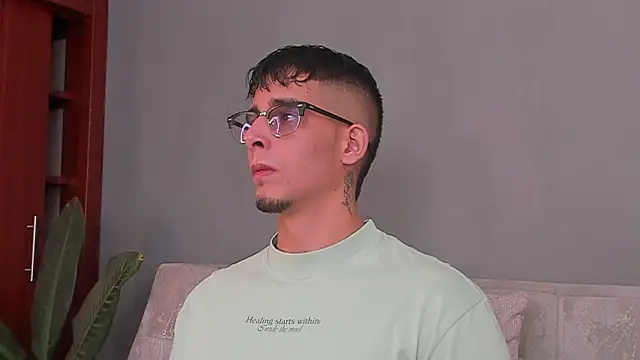 iamcamiloo  online show from December 14, 4:23 am