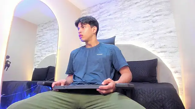 Benjamin More online show from December 22, 11:09 pm