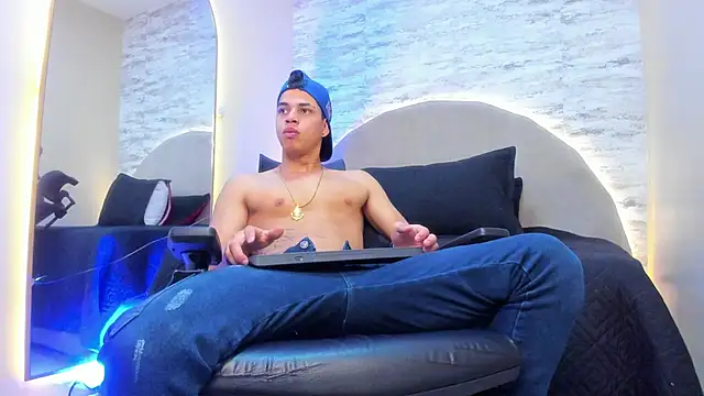 Benjamin More online show from December 14, 2:10 pm