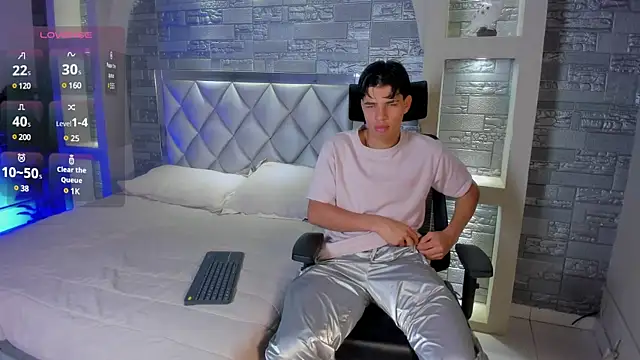 Benjamin More online show from March 21, 10:28 pm