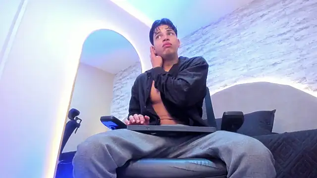 Benjamin More online show from December 15, 6:07 am