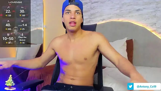 Benjamin More online show from December 6, 1:55 pm