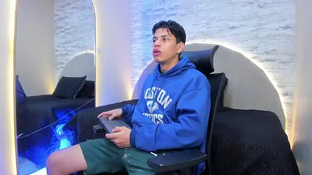 Benjamin More online show from December 21, 1:21 pm