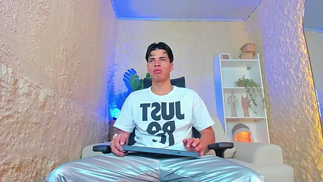 Benjamin More online show from January 29, 1:16 am