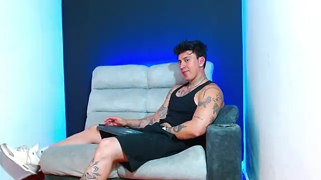 JUSTIN FULLER1 online show from January 6, 3:10 am