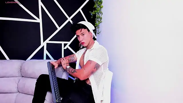 JUSTIN FULLER1 online show from February 17, 11:31 pm