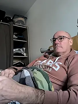 bogland33 online show from January 14, 12:45 pm