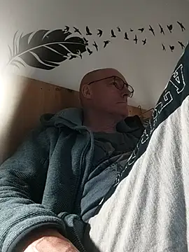 bogland33 online show from February 18, 9:12 pm