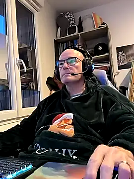 bogland33 online show from March 4, 6:07 pm