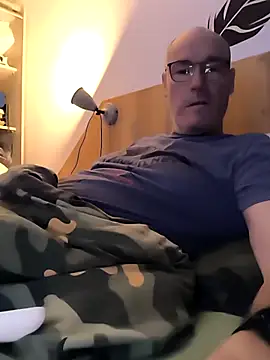 bogland33 online show from September 19, 9:25 pm