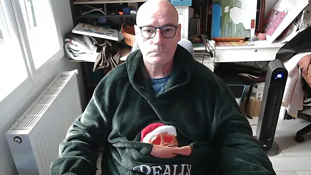 bogland33 online show from January 8, 1:52 pm