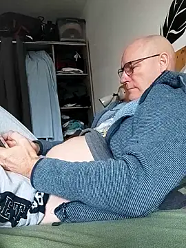 bogland33 online show from March 8, 9:02 am