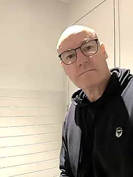 bogland33 online show from October 6, 3:06 pm