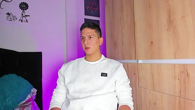 ANDREZALVAREZ online show from December 19, 4:45 am