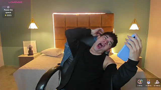 AlejooTwink online show from November 4, 1:17 am