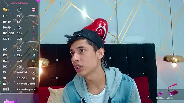 Snapshot of Oliver_king_sex chatting on March 10, 5:39 pm Oliver king sex online show from March 10, 5:39 pm