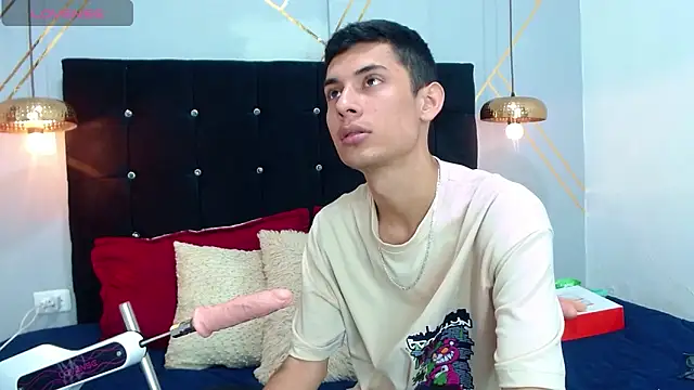 Snapshot of Oliver_king_sex chatting on January 29, 5:02 pm Oliver king sex online show from January 29, 5:02 pm