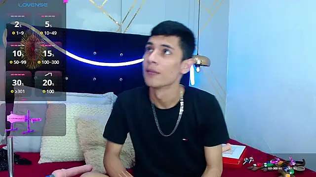 Snapshot of Oliver_king_sex chatting on December 4, 5:11 pm Oliver king sex online show from December 4, 5:11 pm