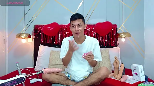 Snapshot of Oliver_king_sex chatting on February 17, 5:32 pm Oliver king sex online show from February 17, 5:32 pm