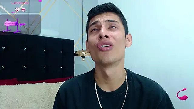 Snapshot of Oliver_king_sex chatting on February 6, 3:41 pm Oliver king sex online show from February 6, 3:41 pm