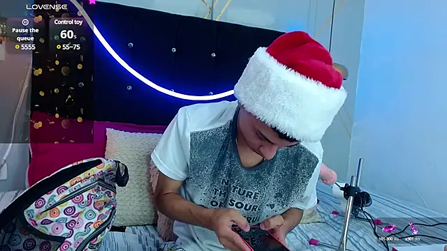 Snapshot of Oliver_king_sex chatting on December 14, 5:47 pm Oliver king sex online show from December 14, 5:47 pm