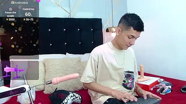 Snapshot of Oliver_king_sex chatting on January 11, 3:52 pm Oliver king sex online show from January 11, 3:52 pm