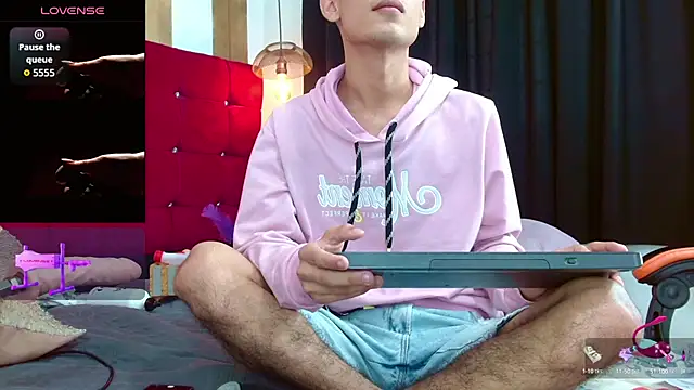 Snapshot of Oliver_king_sex chatting on September 14, 3:47 pm Oliver king sex online show from September 14, 3:47 pm
