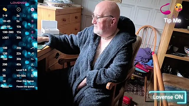 Adamdaddybear online show from October 8, 7:57 am