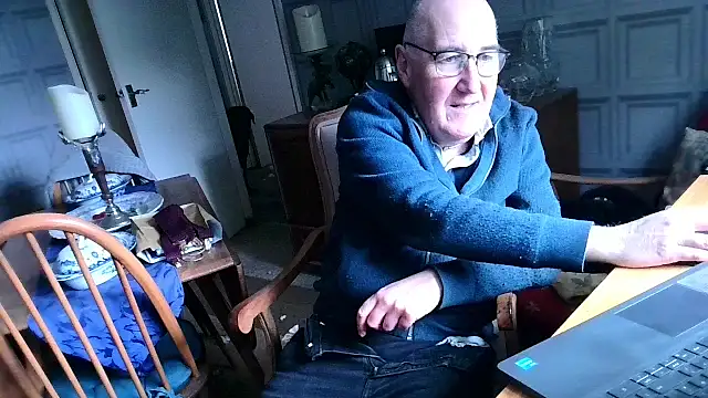 Adamdaddybear online show from February 10, 1:22 pm