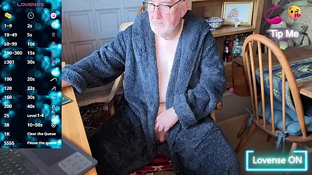 Adamdaddybear online show from October 9, 8:08 am