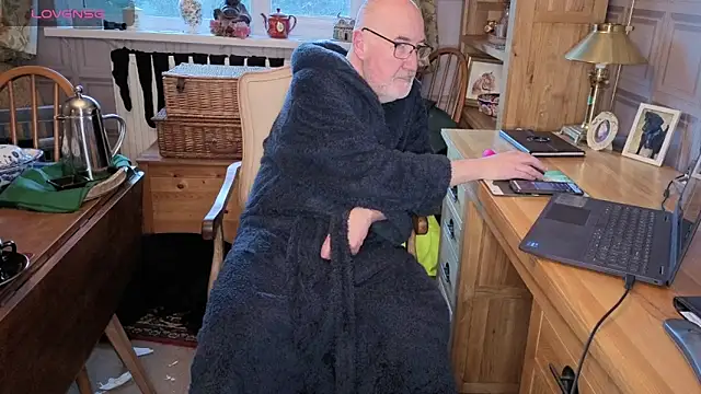 Adamdaddybear online show from January 16, 8:28 am