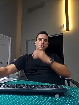 Snapshot of Lucas___81 chatting on October 21, 6:22 pm Lucas 81 online show from October 21, 6:22 pm