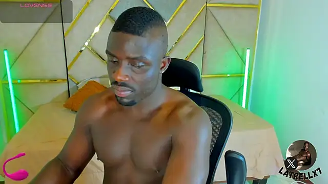 Latrellx7 online show from December 18, 4:08 am