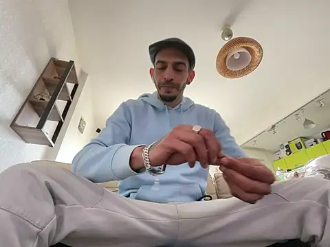 Rebeu313 online show from March 13, 10:47 am